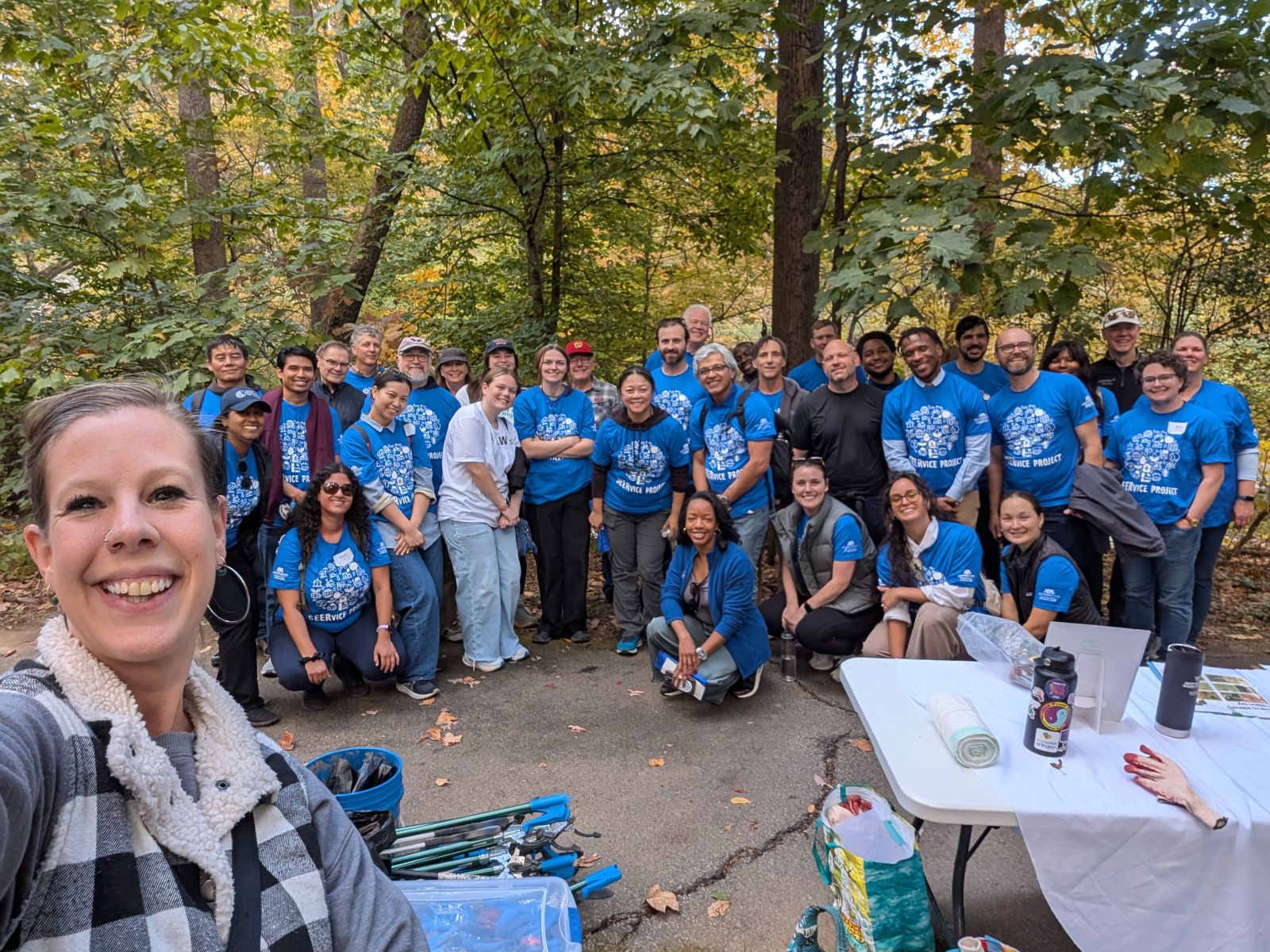 Kara Simon taking her last selfie with the group of volunteers from ABA SEER